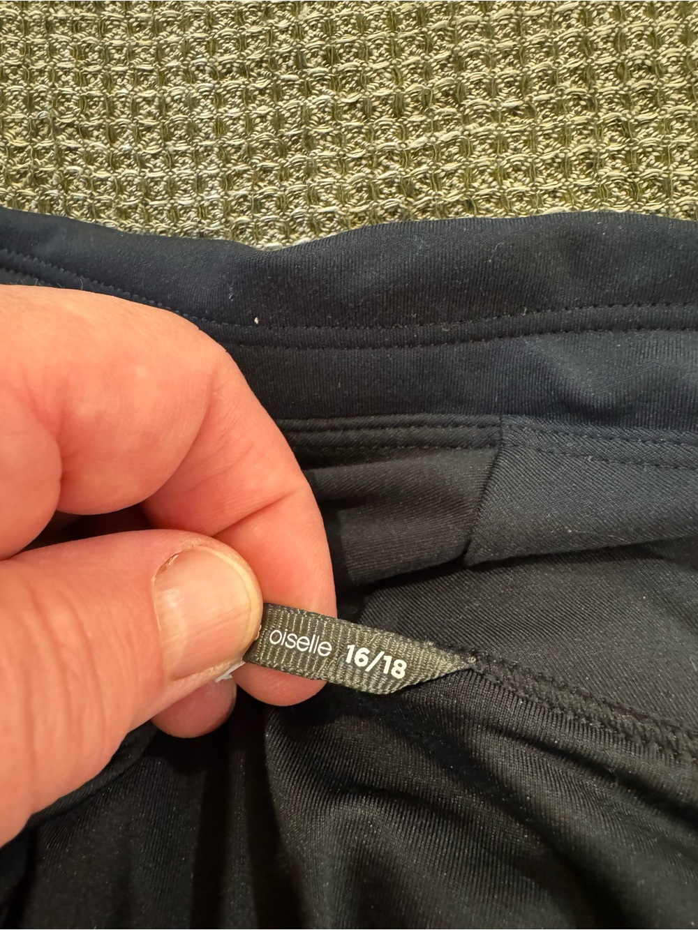 oiselle Black and Green Women's Athletic Shorts Set - Picture 3 of 3